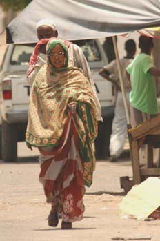 Mujer caminando, Rep. de Djibouti, áfrica