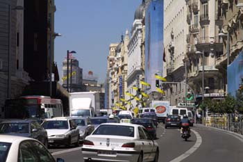 La Gran Vía de Madrid adornada con motivo de la Boda Real.
