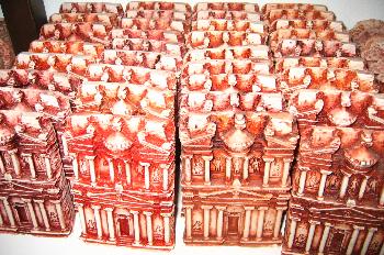 Objetos de una tienda de artesanía árabe