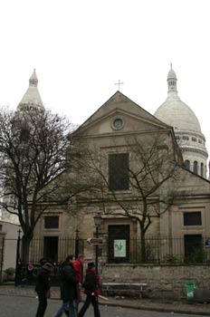 Iglesia en la Rue de Montmartre, Paris, Francia