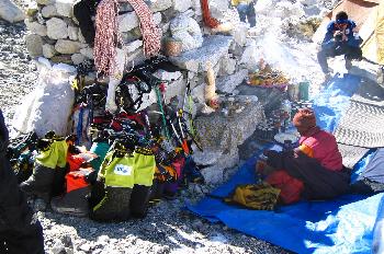 Mochilas, cuerdas, crampones y piolets