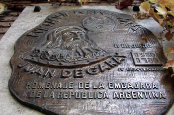 Placa conmemorativa de Juan de Garay
