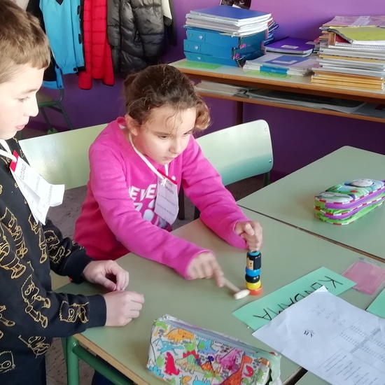 Talleres de chapas con iconos olímpicos, viseras y papiroflexia. 25