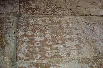 Detalle del suelo. San Miguel de Foces, Huesca