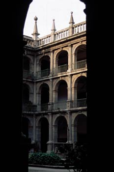 Patio Mayor de Santo Tomás de Villanueva, Universidad de Alcalá