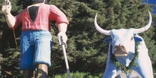 Estatua de los personajes infantíles Paul Bunyan y el buey azul
