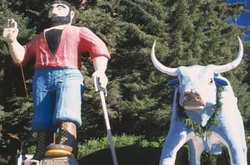 Estatua de los personajes infantíles Paul Bunyan y el buey azul