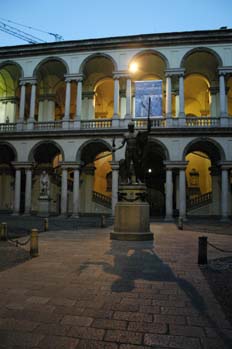 Estatua de Neptuno, Milán