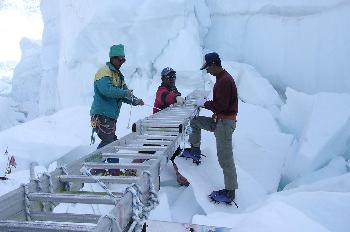 Uniendo los tramos con cuerdas