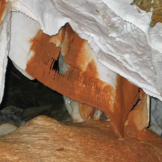 Espeleotemas en la Cueva del Castañar 9