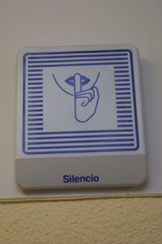 Cartel: Silencio