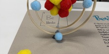 Maqueta de un átomo de berilio según el modelo atómico de Bohr