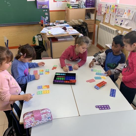 JUGANDO CON LAS MATEMÁTICAS Y EL NUMICON EN 1ºA  10