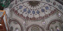 Detalle de bóvedas decoradas en Mihrimah Camii en Üsküdar, Estam