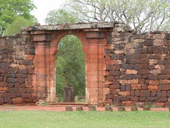 Puerta situada en las Ruinas de la Misión de San Ignacio, Argent