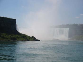 Cataratas plano general desde barco