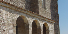 Arcos de piedra de iglesia en Los Santos de la Humosa