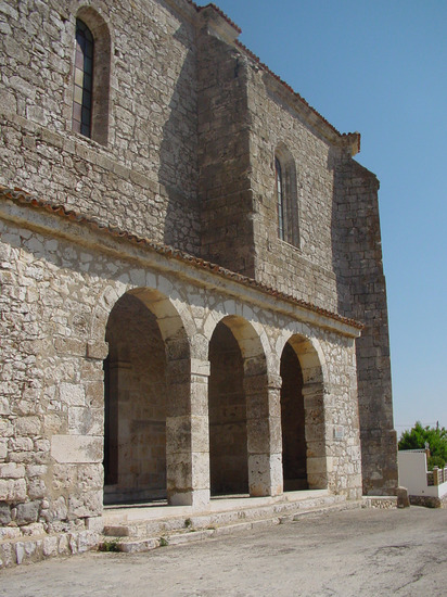 Arcos de piedra de iglesia en Los Santos de la Humosa