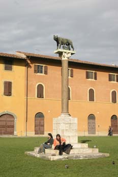 Estatua de loba, Pisa