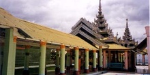 Pagoda en la colina de Sagaing, Myanmar