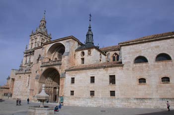 Plaza e iglesia