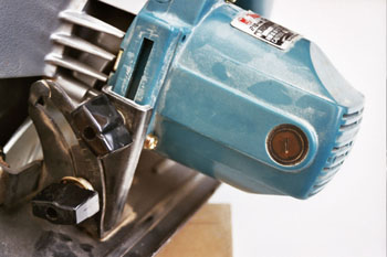 Ajuste de profundidad en una sierra circular