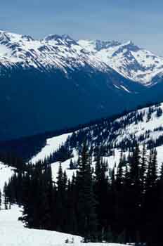 Montañas nevadas en Whistler, Canadá