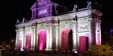 Iluminación de la Puerta de Alcalá con motivo de la Boda Real