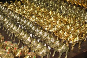 Objetos de una tienda de artesanía árabe