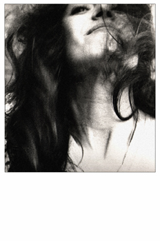 Retrato artístico de una mujer adulta