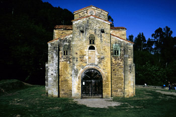 Fachada oeste de la iglesia de San Miguel de Lillo, Oviedo, Prin