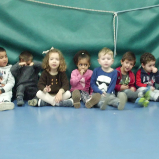 NOS FELICITAMOS NAVIDAD EN EL HOSTOS 26