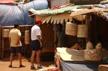 Comprando en mercado, Rep. de Djibouti, áfrica