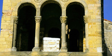 Arquería del mirador oriental de Santa María de Naranco, Oviedo,