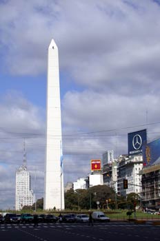 Obelisco de Buenos Aires en la Avenida 9 de Julio, Buenos Aires,