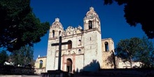 Fachada del templo de San Jerónimo de Tlacochahuaya, México