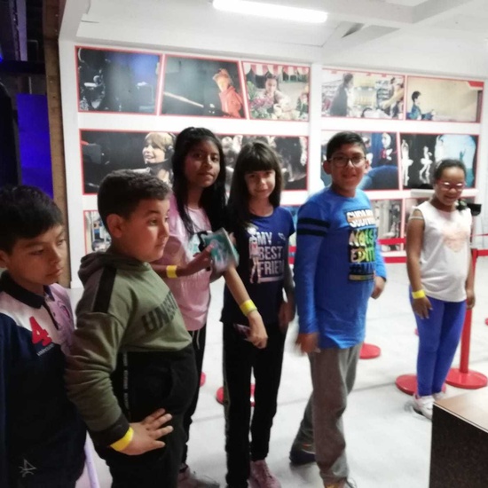 LAS CHICAS Y CHICOS DE AMPARO DISFRUTANDO EN MICRÓPOLIX 9