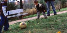 Jugando al fútbol