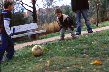 Jugando al fútbol