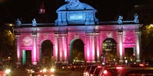 Iluminación de la Puerta de Alcalá con motivo de la Boda Real