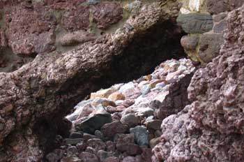 Oquedad en paisaje rocoso
