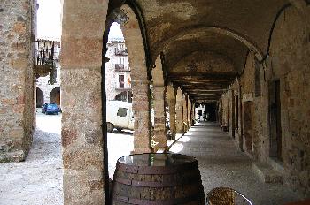 Plaza mayor de Santa Pau, Garrotxa, Gerona