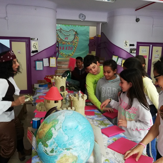 Mercadillo de Libros, premiados, y exposición de trabajos. Día del Libro curso 18-19 25