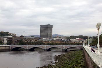 Puente de Santa Catalina sobre el río Urumea, San Sebastian
