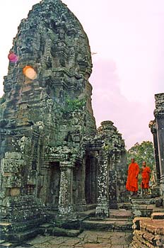 Monjes en Angkor, Camboya