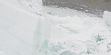 Paredes de hielo en glaciar