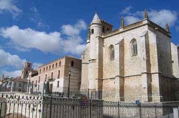 Iglesia de San Antolín y casa del tratado, Tordesillas, Valladol