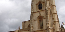 Fachada principal, Catedral de Oviedo