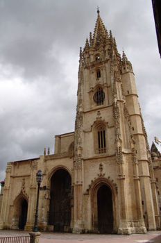 Fachada principal, Catedral de Oviedo