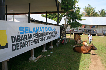 Cartel de bienvenida,campo de refugiados de Melaboh, Sumatra, In